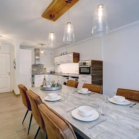 Elegant And Contemporary In Puerto Alto, Apartment Estepona