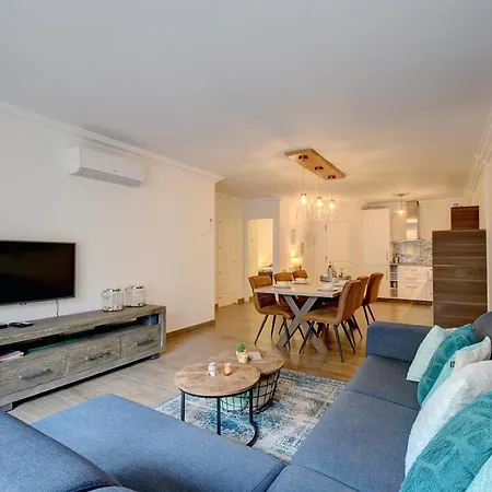 Apartment Elegant And Contemporary In Puerto Alto, Estepona