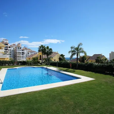 Apartment Elegant And Contemporary In Puerto Alto, Estepona